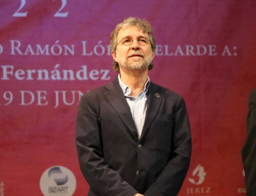 ENTREGAN PREMIO IBEROAMERICANO “RAMÓN LÓPEZ VELARDE” 2022 AL POETA FERNANDO FERNÁNDEZ