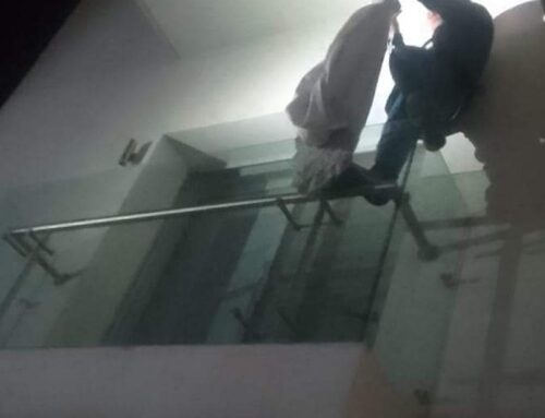 Bomberos capturan a ladrón que quedó atrapado en un balcón